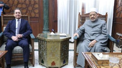 شيخ الأزهر يستقبل السفير الفرنسي ويناقشان سبل تعزيز الروابط العلمية والثقافية المشتركة