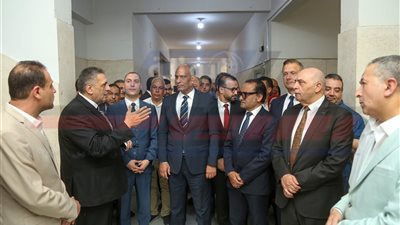 محافظ كفرالشيخ يتفقد تطوير وحدة الغسيل الكلوي بالزعفران