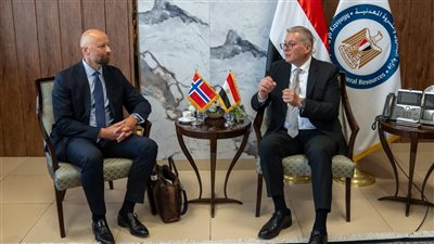 وزير البترول يبحث مع سفير النرويج التعاون بمجالات الطاقة الخضراء