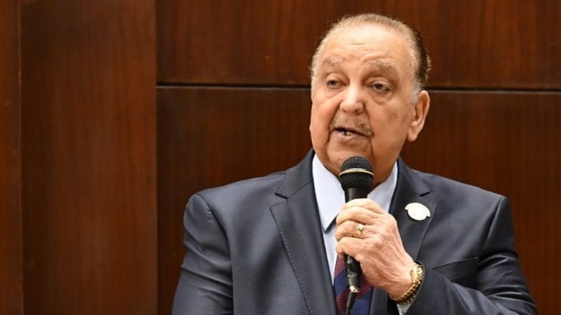 الدكتور نبيل دعبس،