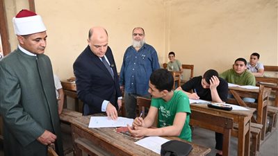 في أول أيامها.. محافظ الغربية يتفقد لجان امتحانات الشهادة الإعدادية الأزهرية