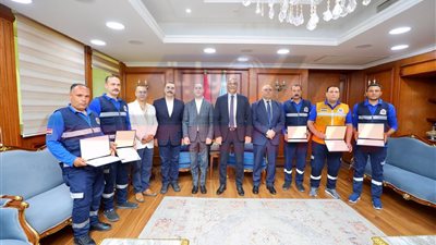 لأمانتهم.. تكريم طاقم إسعاف أعاد شيكًا بمليون جنيه بكفر الشيخ