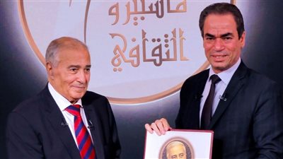  ماسبيرو يمنح فاروق جويدة وسام التميز تقديرًا لمسيرته الإبداعية