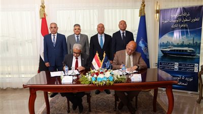 وزير النقل ورئيس هيئة قناة السويس ومحافظ القاهرة يشهدون توقيع عقد بناء وتوريد 5 أتوبيسات نهرية كهربائية