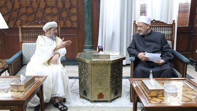 شيخ الأزهر يستقبل أمين عام الإفتاء العماني ويناقشان سبل تعزيز التعاون المشترك