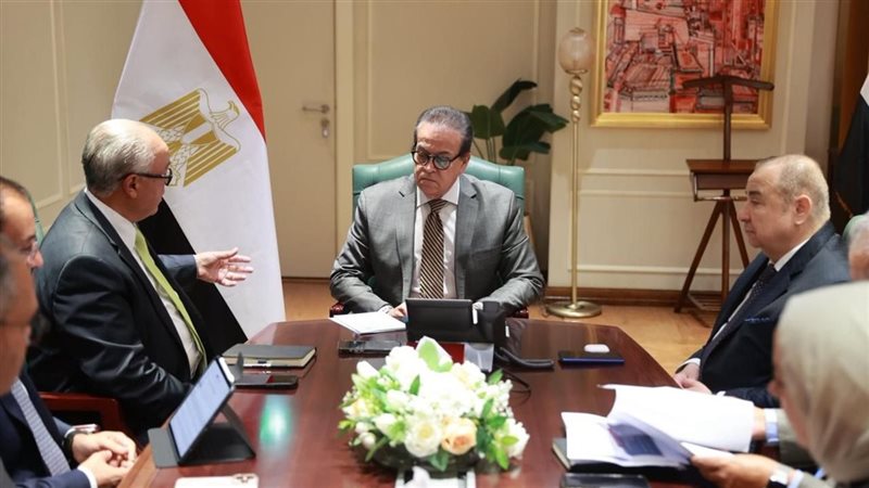 اجتماع وزير الصحة