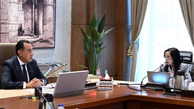 رئيس الوزراء يؤكد مواصلة الحكومة جهودها لتحسين جودة الخدمات بمختلف المحافظات