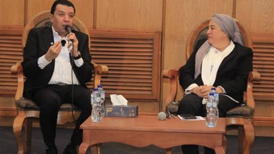 رئيس أكاديمية الفنون ونقيب الموسيقيين فى حفل تأبين الفنان هانى شاكر    