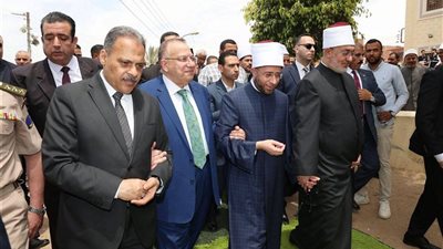 وزير الأوقاف والمفتي ومحافظ الشرقية يؤدون الصلاة بمسجد الإمام الأكبر عبدالحليم محمود