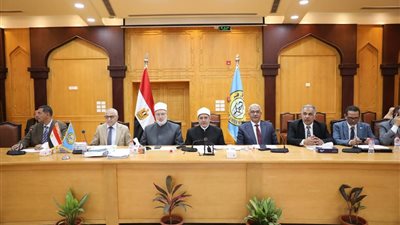 مجلس جامعة الأزهر يناقش أعمال الامتحانات ويكرّم المتميزين