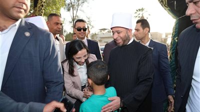 وزير الأوقاف ورئيس الوطنية للإعلام ومحافظ البحيرة ورئيس يكرمون حفظة القرآن الكريم 