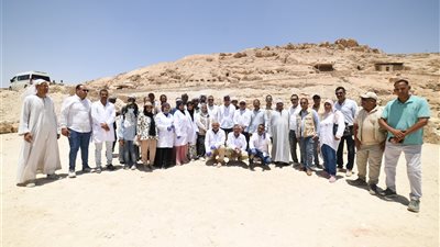 وزير الآثار يتفقد أعمال الحفائر بمنطقة ذراع أبو النجا بالبر الغربي