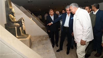 وزير الآثار يفتتح قاعة الخبيئة بمتحف الأقصر بعد تطويرها