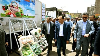رئيس الوزراء يتفقد معرض 