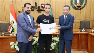 محافظ المنوفية يسلم 50 عقد عمل ببركة السبع ويعلن 500 فرصة جديدة قريبًا