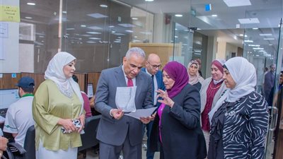 رئيس جامعة طنطا يتابع الامتحانات الإلكترونية بكليات الصيدلة والتمريض وطب الأسنان