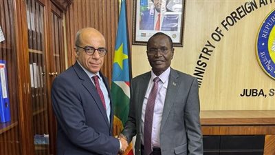 سفير مصر بجوبا يبحث مع وزير خارجية جنوب السودان تعزيز العلاقات الثنائية