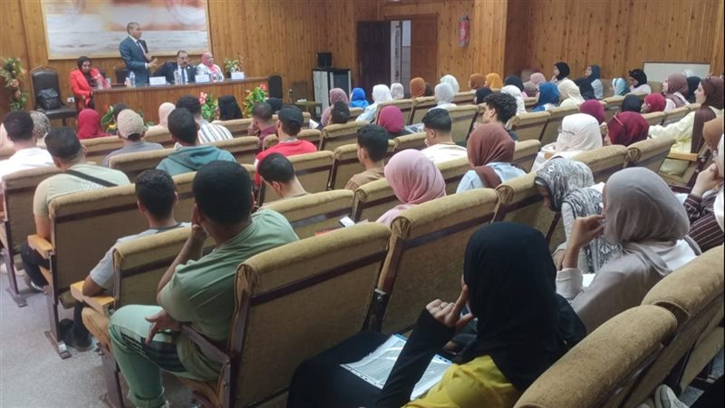 محاضرة بجامعة بنى