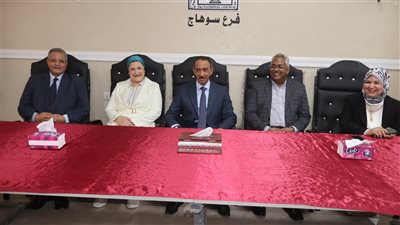 رئيسة الطفولة والأمومة ومحافظ سوهاج يدشنان مبادرات لتعزيز صحة وحماية الأطفال بالمحافظة