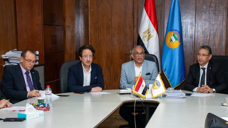 رئيس جامعة طنطا خلال