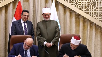 مفتي الجمهورية يشهد توقيع بروتوكول تعاون بين القطاع الشرعي بدار الإفتاء المصرية وجمعية سفراء الهداية لتعزيز التعاون المشترك 