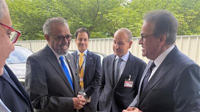 وزير الصحة يلتقي مدير عام منظمة الصحة العالمية لبحث تعزيز التعاون الصحي المشترك