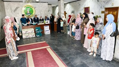 محافظ المنوفية يسلم ماكينات خياطة لأوائل خريجي برنامج التدريب المهني