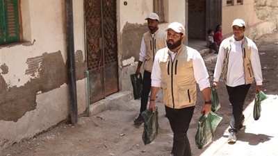 «بيت الزكاة» يبدأ توزيع لحوم الصدقات على 50 ألف أسرة في صعيد مصر