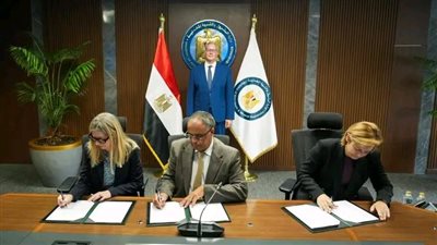 وزير البترول يشهد توقيع اتفاقية للبحث بالصحراء الغربية