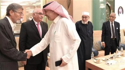 السفير السعودي بالقاهرة يودع حجاج برنامج 