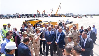 محافظ الإسكندرية وقائد قوات الدفاع الشعبي يتفقدان اصطفاف المعدات ومعسكر الإيواء