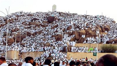 عاجل.. حجاج بيت الله الحرام ينفرون من عرفات إلى مزدلفة