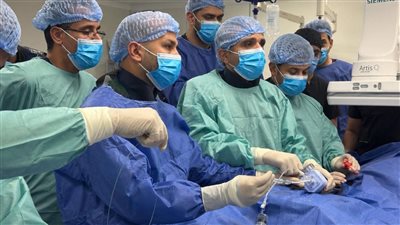 نجاح تدخلات طبية معقدة لمجموعة من الشرايين التاجية المزمنة بمجمع الفيروز الطبي