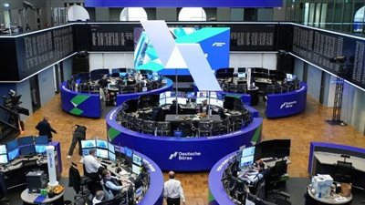 تراجع جماعي للأسهم الأوروبية وسط ترقب نتائج 