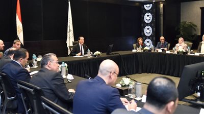 الدكتور محمد عوض يوجه بتعزيز المسئولية المجتمعية للشركات والهيئة العامة للاستثمار