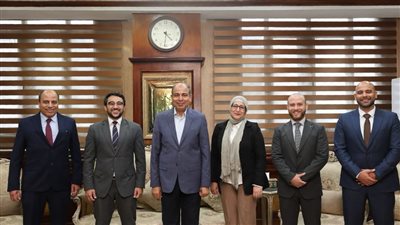 محافظ المنيا يتابع مع شركة «سكاتك» آليات تنفيذ مشروع «وادي الطاقة»