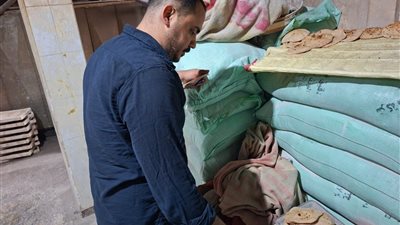 حملات تموينية تُسفر عن 27 محضرًا وضبط 52  جوال دقيق مدعم بالغربية