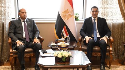 وزير الشباب والرياضة يلتقي رئيس اللجنة الأولمبية لمناقشة خطط الاتحادات الرياضية
