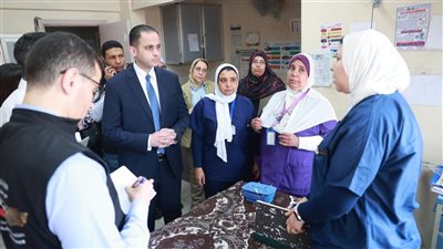 نائب وزير الصحة يجري جولة مفاجئة بالإسكندرية ويحيل المتغيبين والمسؤولين للتحقيق