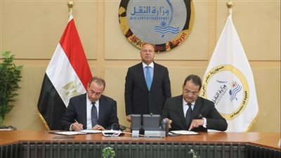 وزير النقل يشهد توقيع اتفاقية لتطوير الحجز الإلكتروني وخدمة العملاء بشركات نقل الركاب