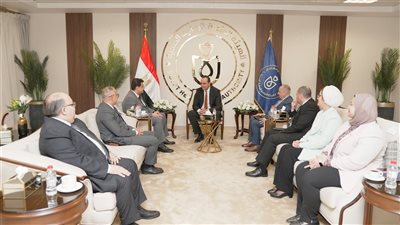 رئيس الرعاية الصحية يبحث توسيع أطر التعاون بالمرحلة الثانية للتأمين الصحي الشامل