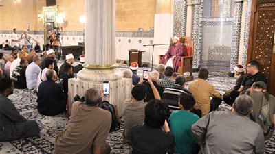 الأوقاف تواصل إحياء ليالي العشر الأُوَل من ذي الحجة من مسجد الإمام الحسين رضي الله عنه