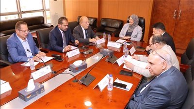 هيئة التنمية الصناعية تبحث سبل تعزيز الاستثمار الصناعي مع جمعية مستثمري العاشر من رمضان