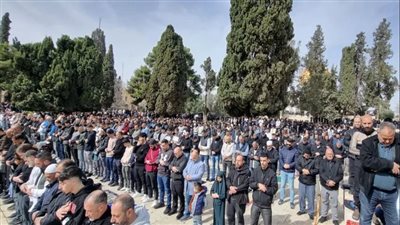 70 ألفا يؤدون صلاة الجمعة في المسجد الأقصى