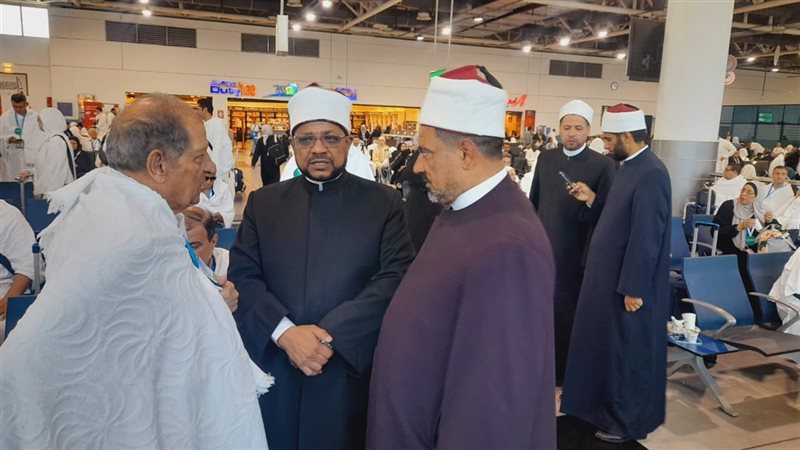 أمين (البحوث الإسلاميَّة) يتفقَّد قافلة التوعية بموسم الحج في مطار القاهرة