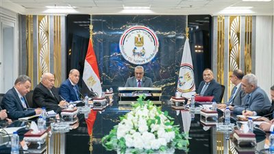 وزير الإنتاج الحربي يوجه بضرورة توسيع التعاون الصناعي لزيادة الإنتاج المحلي
