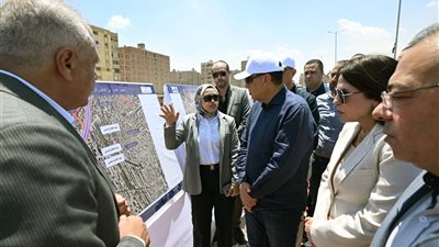 رئيس الوزراء يتفقد محور عمرو بن العاص