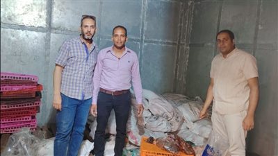 ضبط 2553 كيلو لحوم ودواجن غير صالحة و60 لتر زيت فاسد بأسيوط