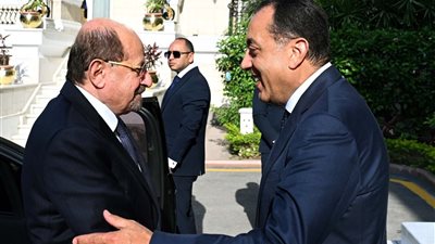 رئيس الوزراء يلتقي نظيره اليمني