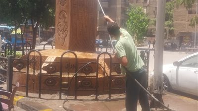 محافظ الجيزة يستبعد قيادات نظافة ويغلق مقاهى مخالفة بأحياء إمبابة والوراق والمنيرة